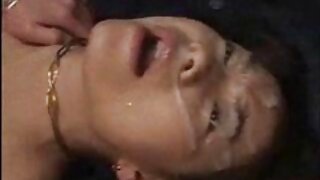 وہ بڑے چھاتی کے ساتھ ...