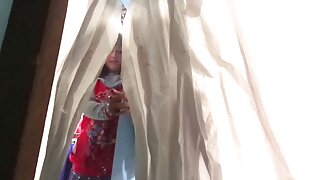 سرخ بالوں والی ہوٹی  ...